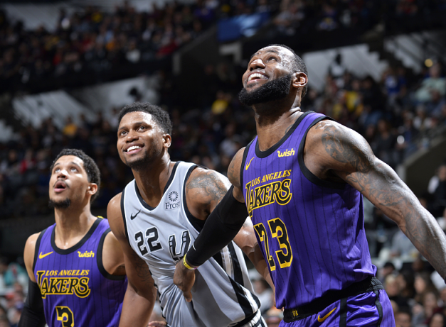 九游游戏平台-包含风云突变！圣安东尼奥马刺国际比赛日刷新队史纪录，意大利杯版图或变，压力陡增，球队文化再被提及的词条