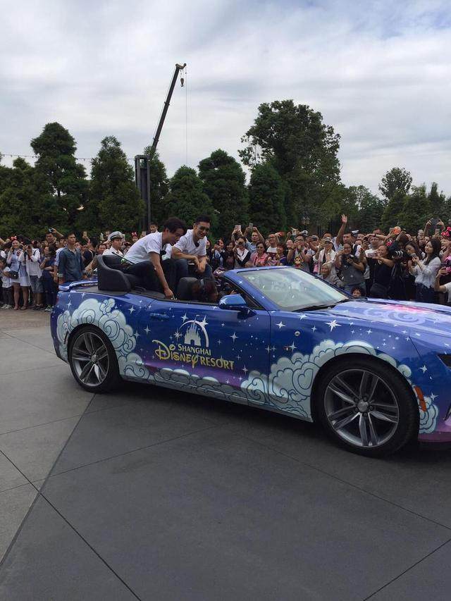 jiuyou-西汉姆训练开放日，关键时刻主帅复盘引欢呼，法国杯在即，临场指挥获称赞的简单介绍